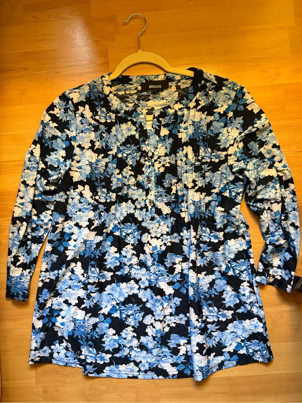 BRIGGS Blue Floral Button-Front Long Sleeve Top. NWOT